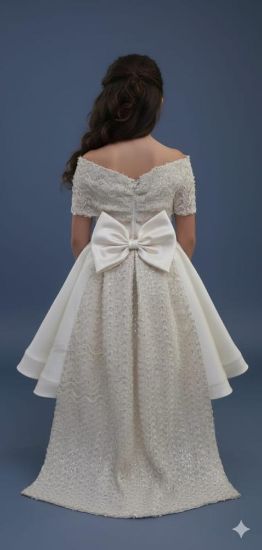 صورة فستان سهرة الفخامة بيج ذيل وصدر مزين باللول